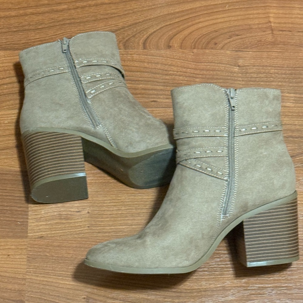Women's Suede Ankle Boots in Taupe Size 11 - Picture 2 of 6
